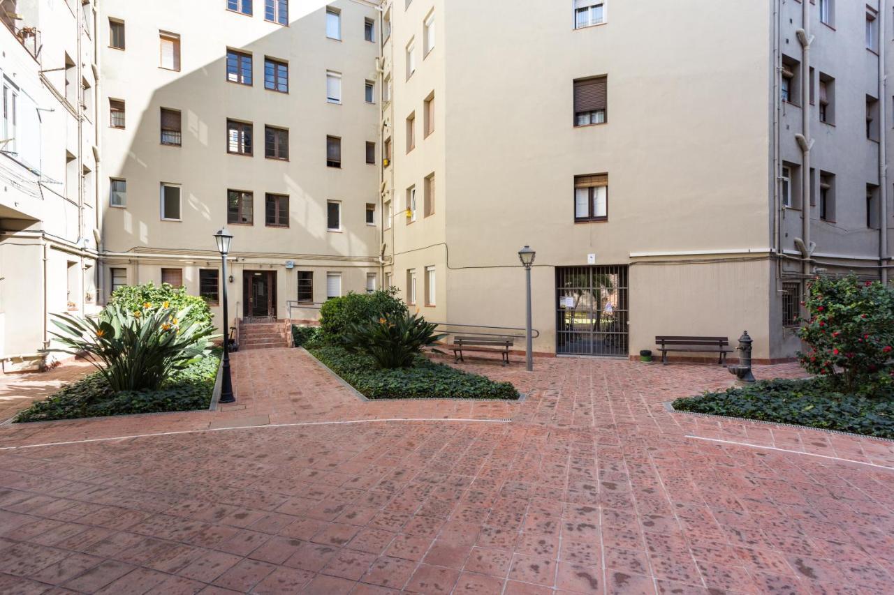 Three Bedrooms Apartment — Photos 1